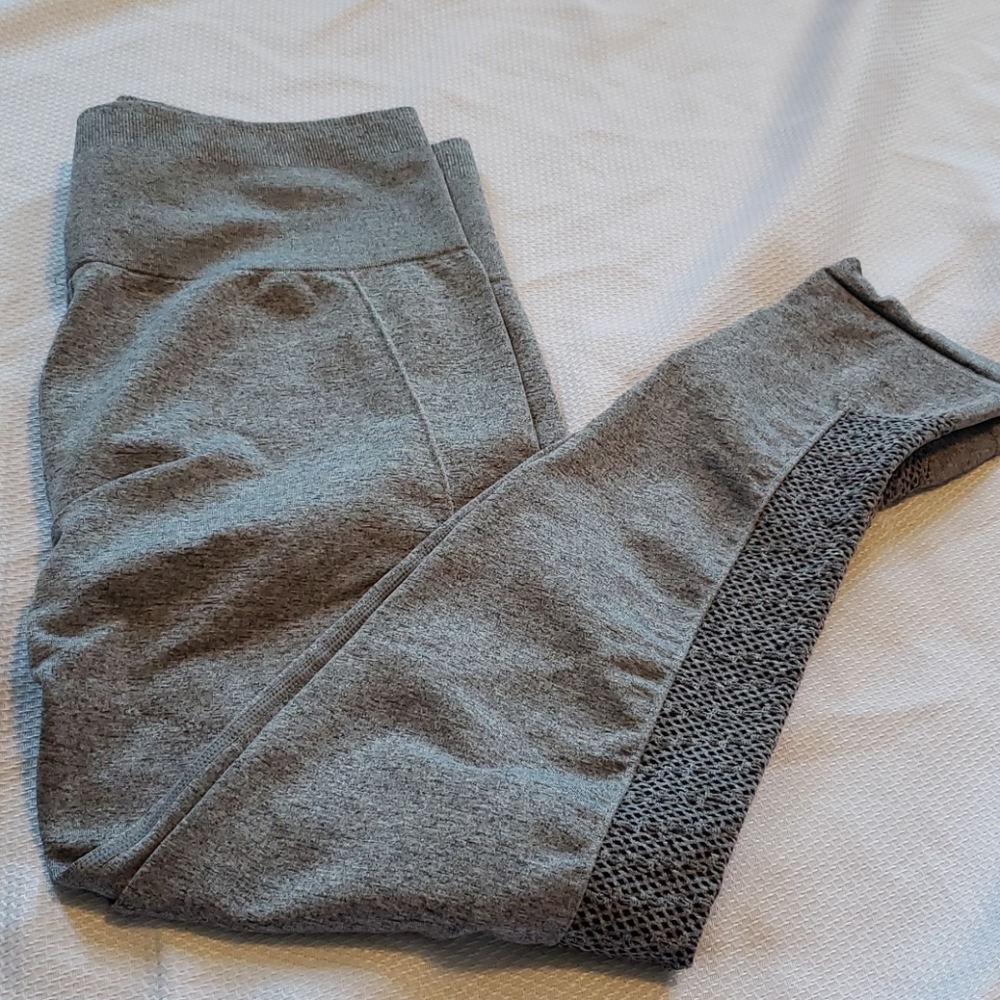 Size large Fabletics leggings